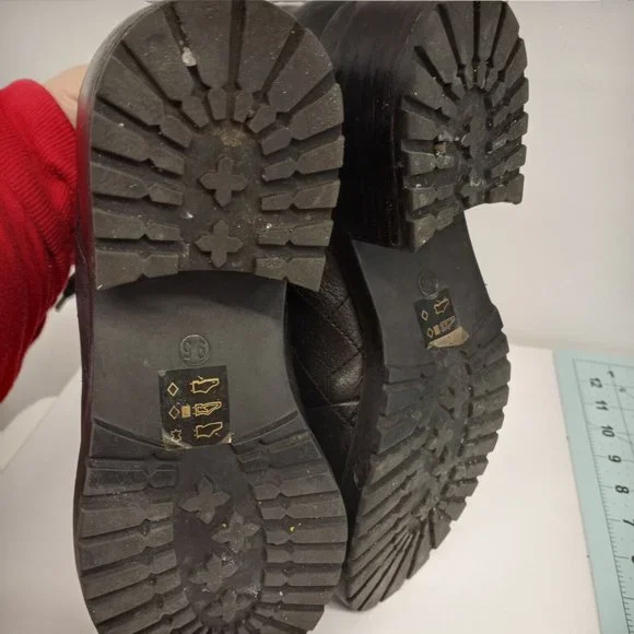 Fantastic Steve Madden Black Boots. Size 9.5. Woven Pattern. - Picture 7 of 7